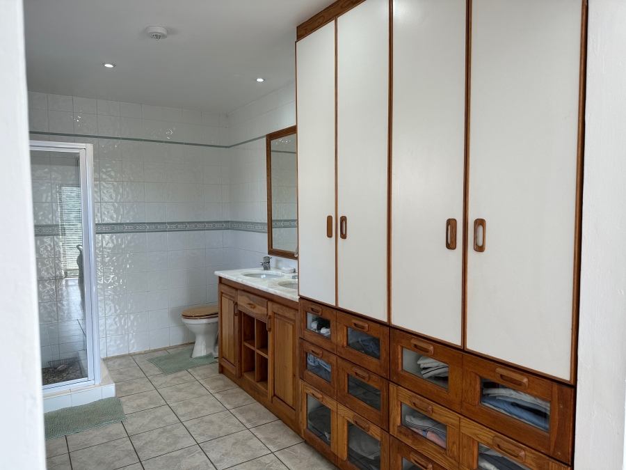 5 Bedroom Property for Sale in Gonubie North Eastern Cape